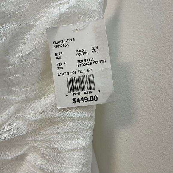 Galina Dot tulle sweetheart neck plus size wedding dress - Picture 3 of 7